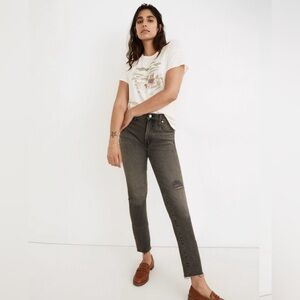 Madewell The Perfect Vintage Jean in Cosner Wash Knee -Rip Edition. Size 27T